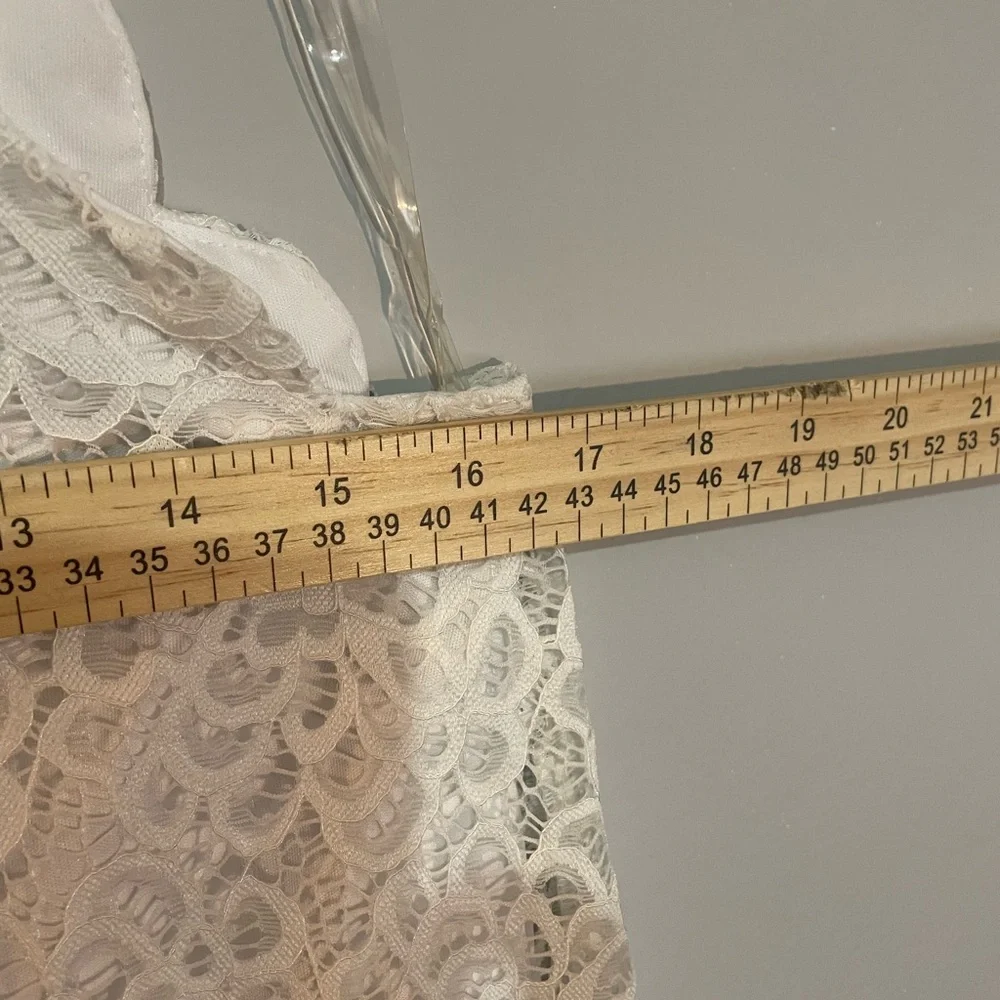 Francesca's Kylie Scallop Trim Solid Lace Shift DressWomen's Size M - Picture 4 of 6
